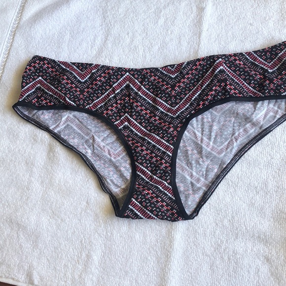 NWT Victoria’s Secret Low Rise Hiphugger panty. Cutouts on back. Limited edition - Picture 2 of 8